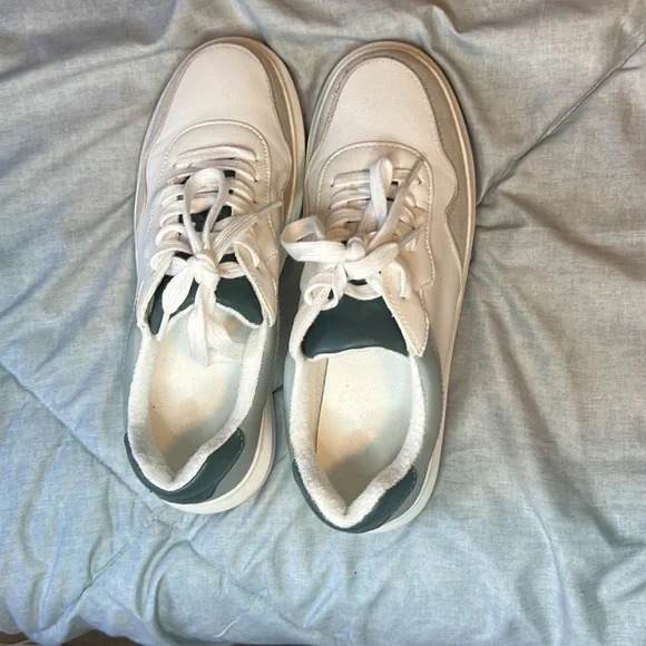 Universal Thread - Picture 4 of 5